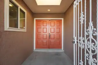 5305 Thomas Drive NE Exterior Front