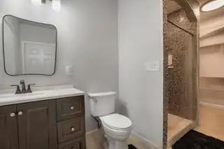 211 Laura Court SW Bedroom