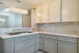 211 Laura Court SW Living Room