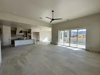 31 La Entrada Exterior Front