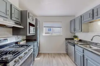 6200 Prairie Road NE Kitchen