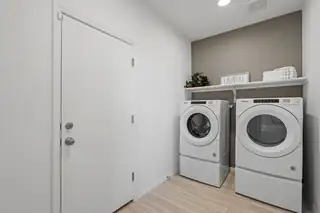 2569 S Eglisfield Loop NE SE Laundry Room
