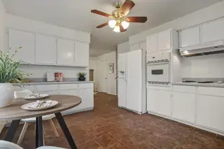 504 Hazeldine Avenue SW Kitchen