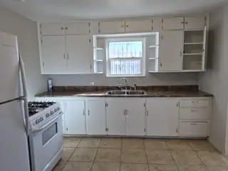 220 52nd Street SW Kitchen