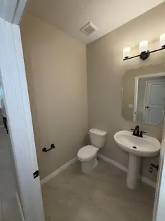 2701 Seaforth Circle Bathroom