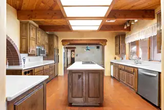 8805 Rio Grande Boulevard NW Kitchen