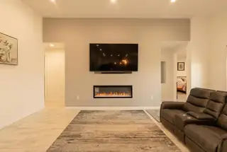 1540 Hillside Drive SW Living Room