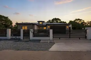 328 Camino Siete Road SW, Albuquerque 