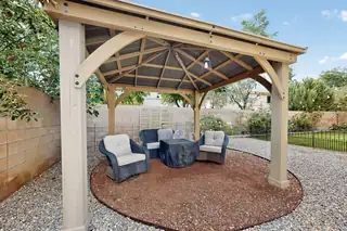 2606 Avenida Castellana SE Patio