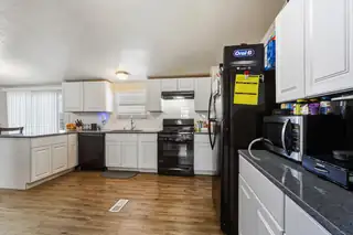 35 Griffin Road Kitchen