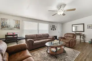 35 Griffin Road Living Room