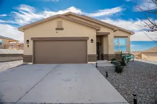 8 Camel Road, Los Lunas 