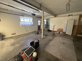 9801 Leyendecker Road NE Garage