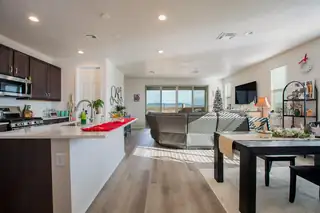 1310 Vallecito Court NW Living Room