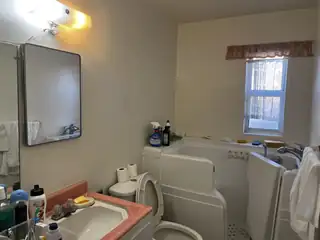 2008 Wisconsin Street NE Bathroom