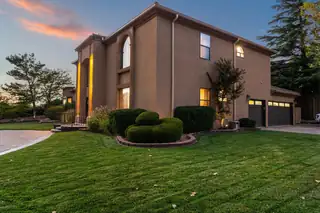 9205 Tanoan Drive NE Exterior Front