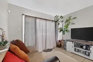 204 General Hodges Street NE Living Room