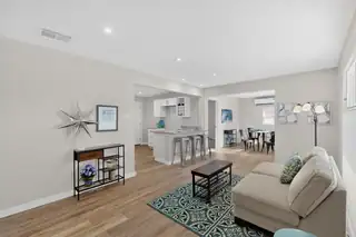 9221 Menaul Boulevard NE Living Room