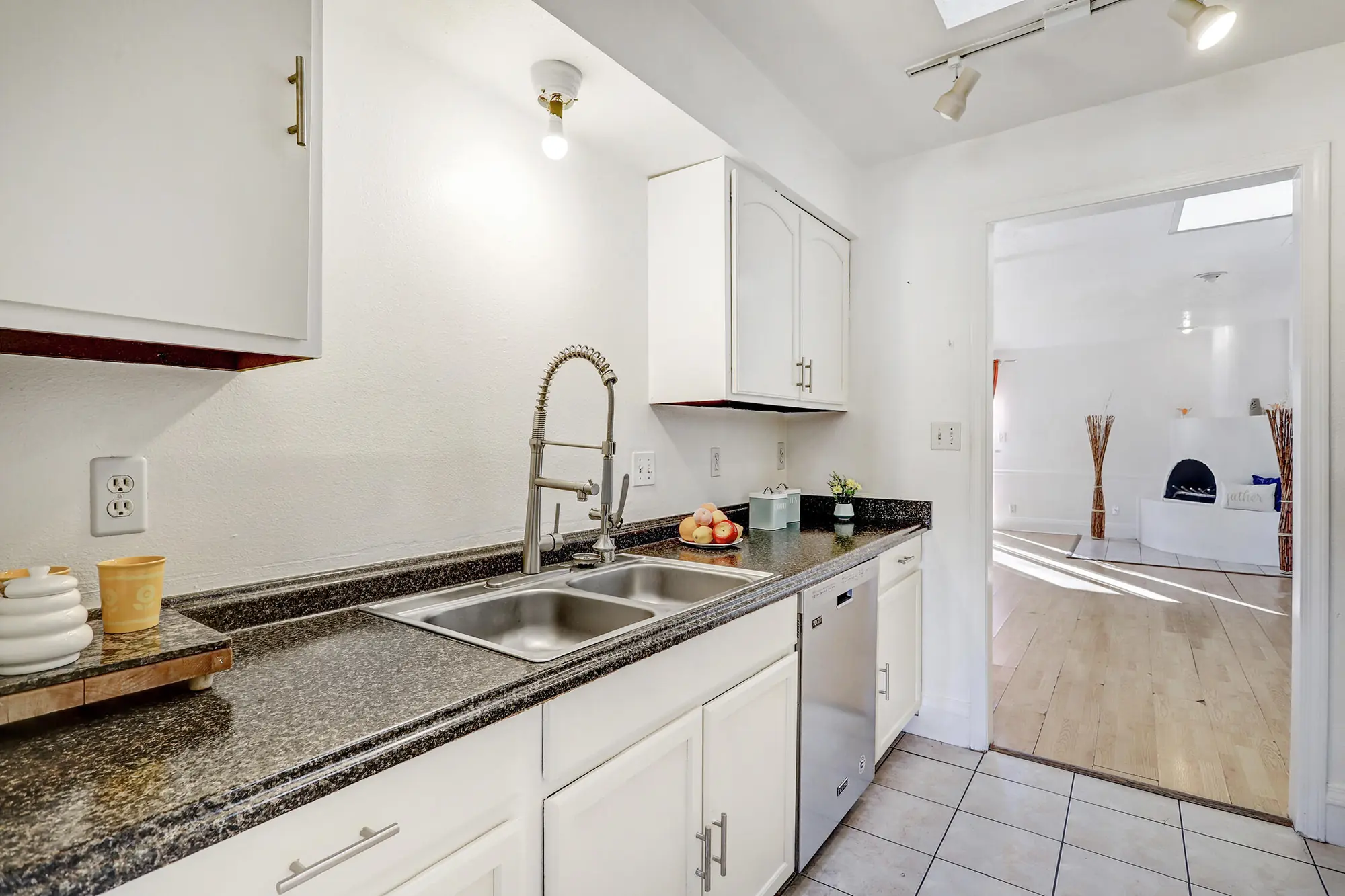 661 Stallion Road SE