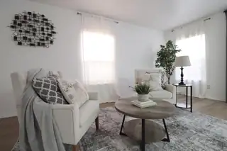 3528 Mountainside Parkway NE Living Room