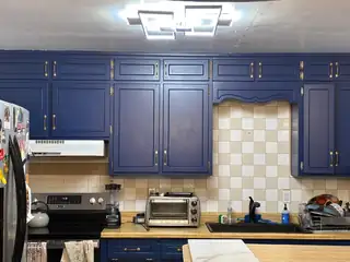 825 Palomas Drive SE 