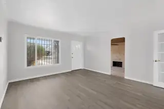 929 Palomas Drive SE Living Room