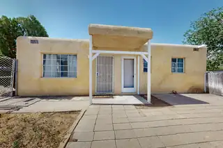 2529 Cardenas Drive NE Exterior Front