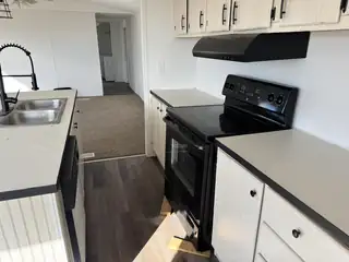 4 B Lois Court Kitchen