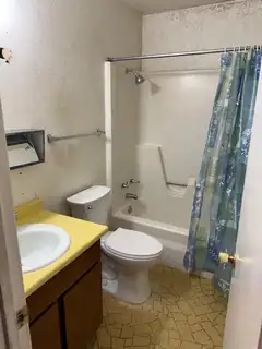 6659 Vooscane Avenue Bathroom