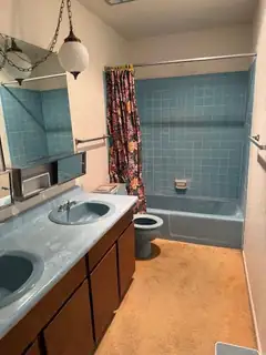 6659 Vooscane Avenue Bathroom