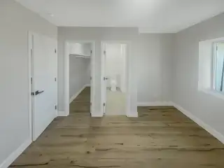 1821 La Veta Drive NE Exterior Front