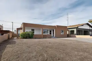 2133 Madeira Drive NE Exterior Front