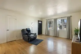 900 Georgia Street SE Living Room