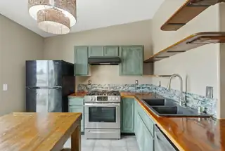 11 El Tigre Drive Kitchen