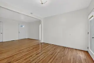 512 Valverde Drive SE Living Room