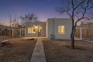 902 Headingly Avenue NW, Albuquerque