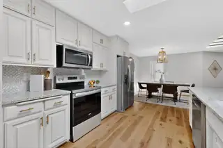 3019 Colonnade Court NW 