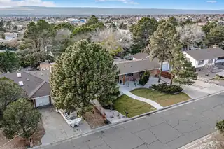 4713 Huntington Drive NE Kitchen