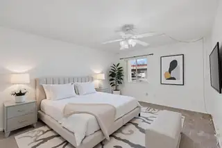 925 Country Club Drive SE APT C Bedroom