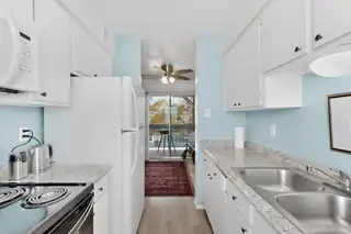 4601 Carlisle Boulevard NE H2 Kitchen