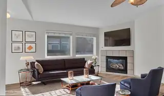 11204 Vistazo Place SE Living Room