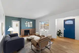 912 Hermosa Drive NE Living Room