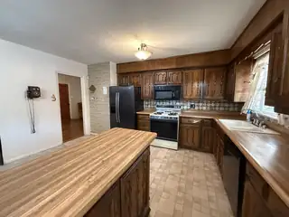 3316 Pershing Avenue SE Kitchen