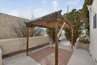 917 Girard Boulevard SE Patio