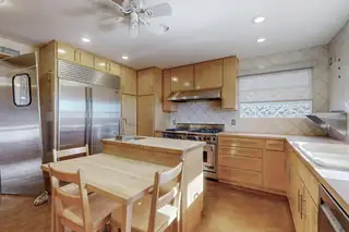 1711-G El Camino Real Street Kitchen