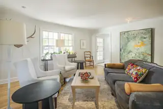 601 Vassar Drive NE Living Room