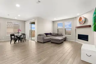 2802 Kings Canyon Loop NE Living Room