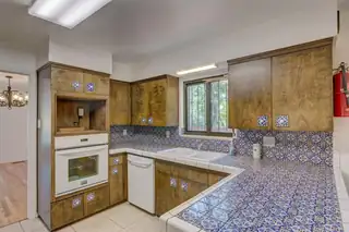 1805 Notre Dame Drive NE Kitchen