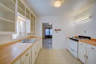 1723 Valley Road SW Kitchen