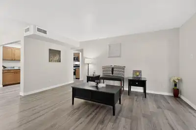 10401 Princess Jeanne Avenue NE, Albuquerque, NM 87112 Living Room